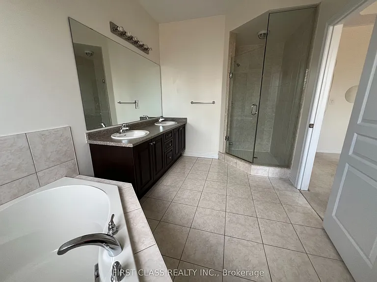 27 William Berczy Blvd — Photo 18