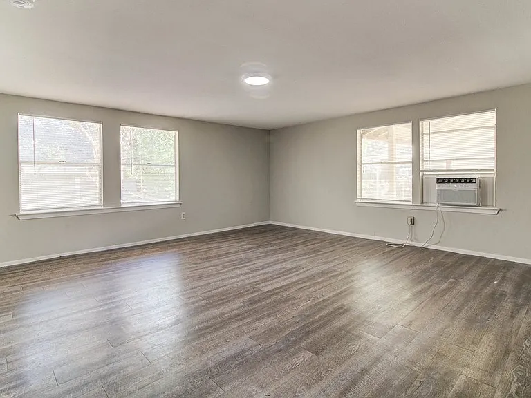 4908 Lynnwood St #B — Photo 2