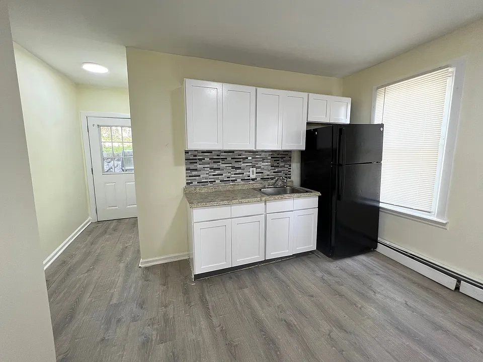 99 Lounsbury Ave