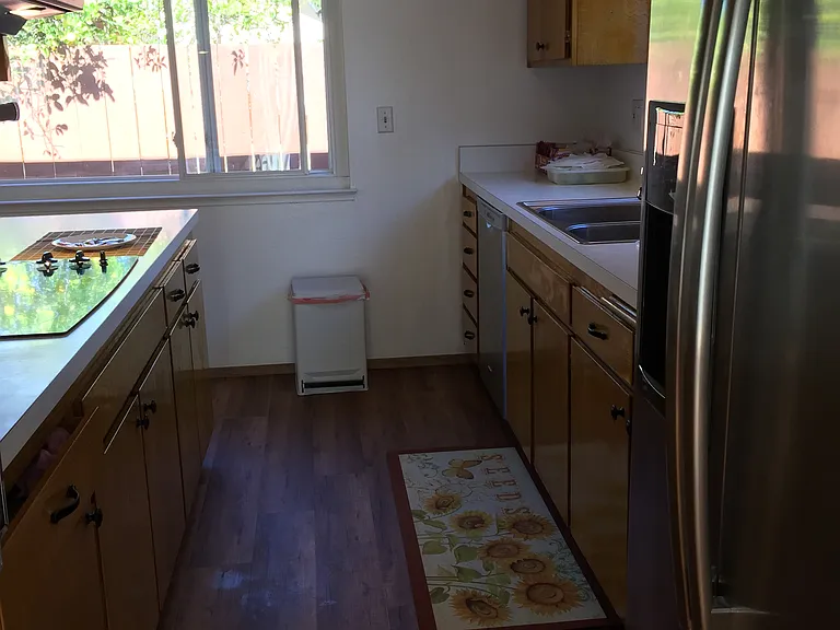 953 Henderson Ave — Photo 7