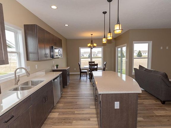 3rd image of 1929 Newbury Cir