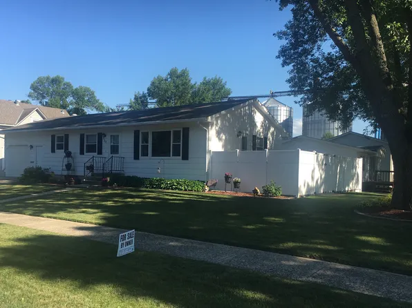 301 Elm St NE, Sleepy Eye, MN 56085