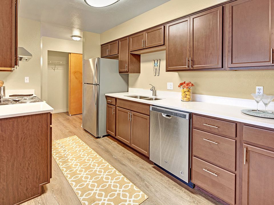 Century Plaza Apartments - Kitchen