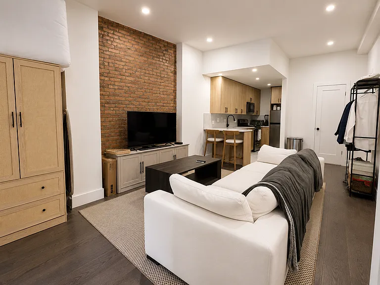 163 W 71st St #3R — Photo 3