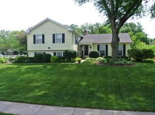 0N261 N Winfield Rd, Winfield, IL 60190