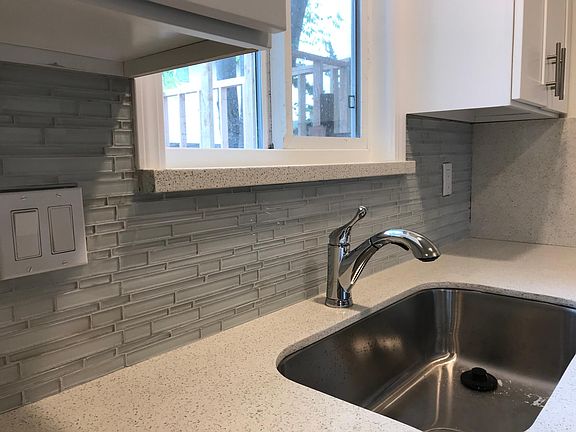 4th image of 19514 Greenwood Dr APT 3