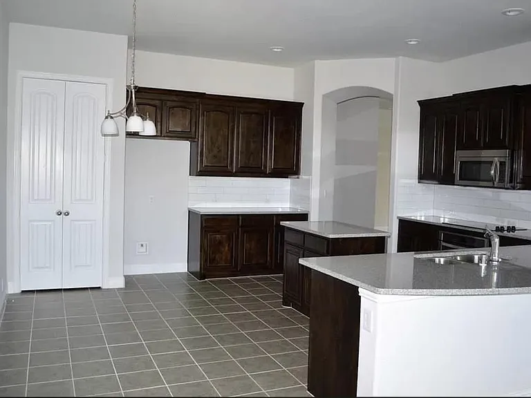 4416 Oak Bluff Dr — Photo 6