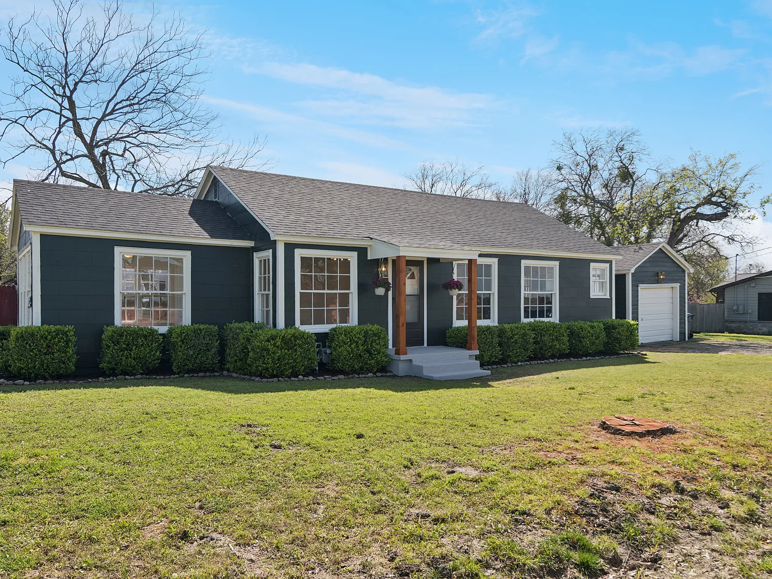 3 bed, 1284 sqft, $2,300 — Photo 1