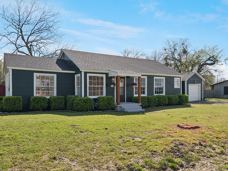 602 W Pecan St