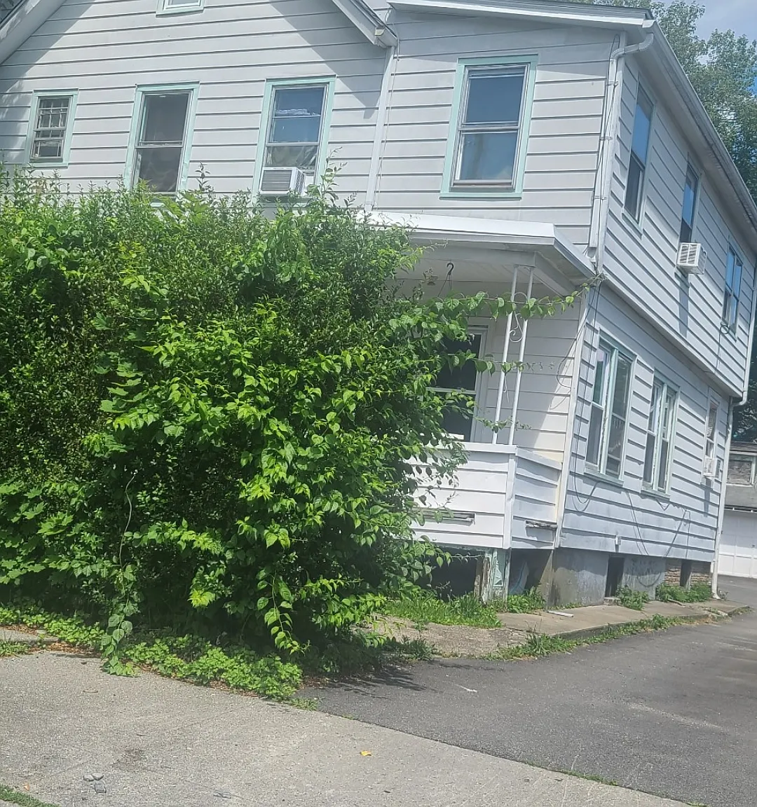 223 Decatur Ave — Photo 1