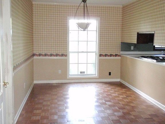 5th image of 251 Parkway Dr