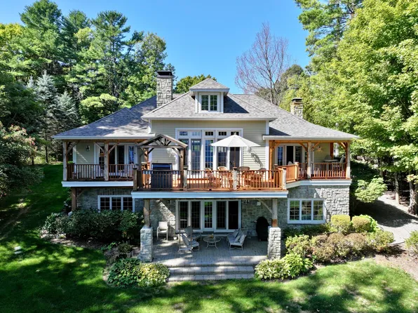 882 Point Rd, Willsboro, NY 12996