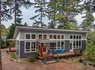 1090 12th St, Port Orford, OR