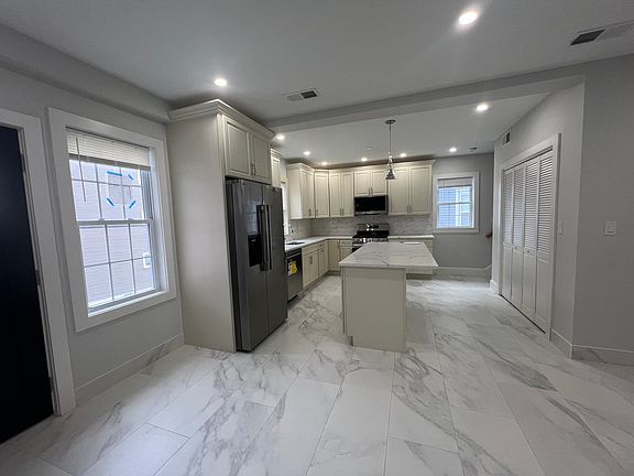 5th image of 234 Beach St #2