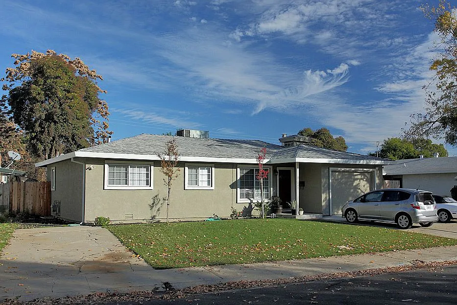 10285 Los Palos Dr photo 1