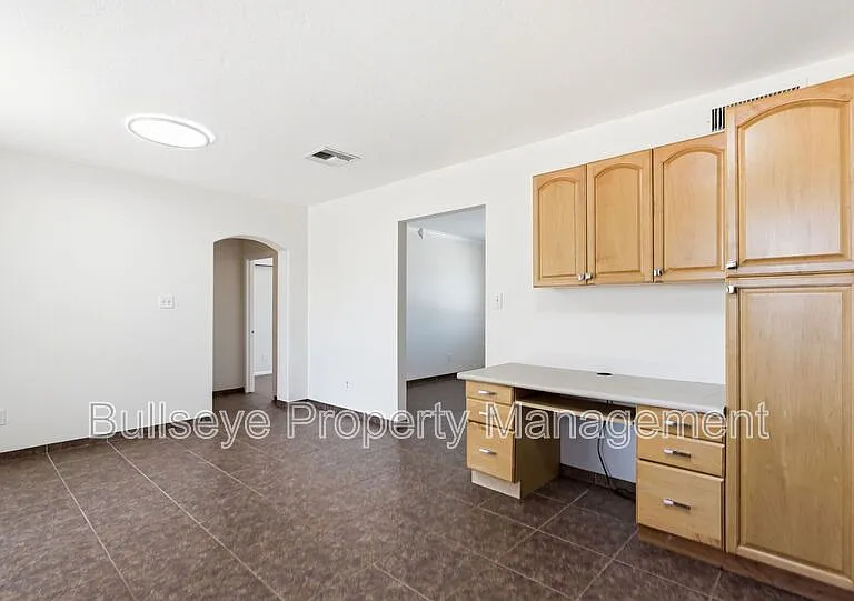 250 E Park Ave — Photo 12