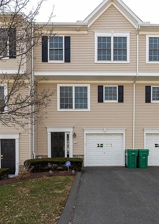 1st image of 42 Donahue Ln #42