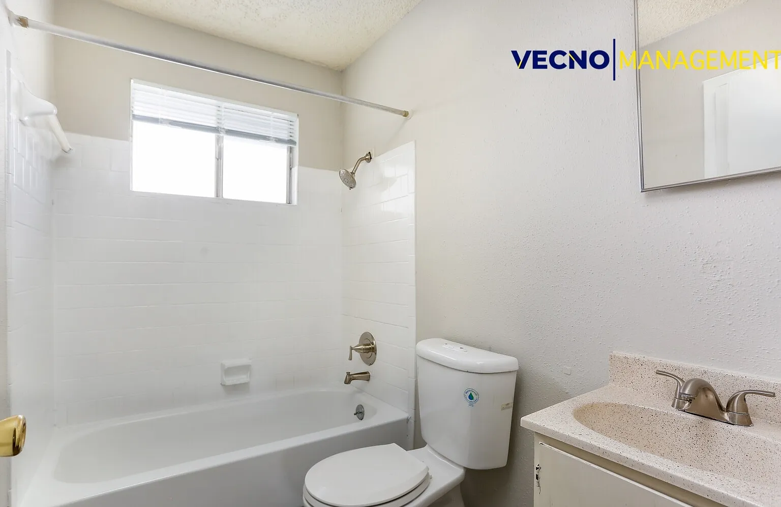 Bandera Flats Apartment — Photo 2