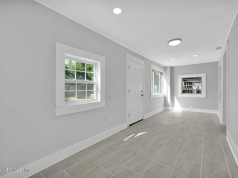 2517 Orion St — Photo 5