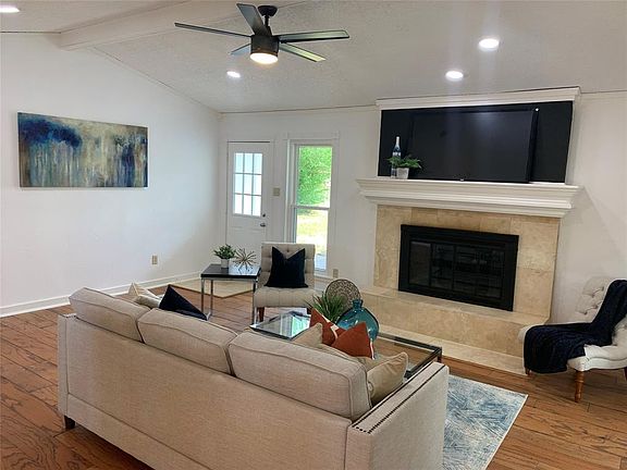 4th image of 611 Stoneybrook Dr