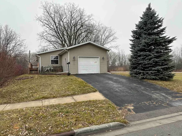 1127 Lyndon St, Green Bay, WI 54303