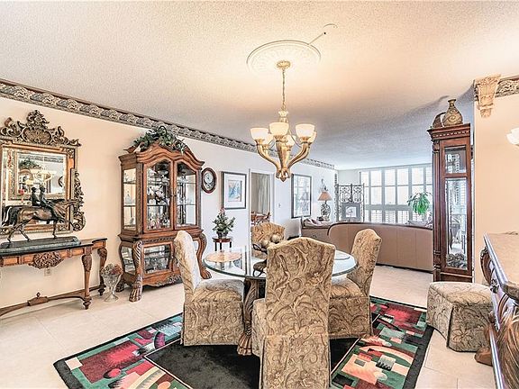 5th image of 1 Beach Dr SE Unit 1010