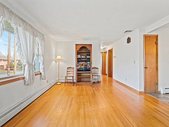 4th image of 2944 Northwood Dr