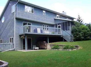 2824 W Cheyenne Dr, Freeport, IL 61032