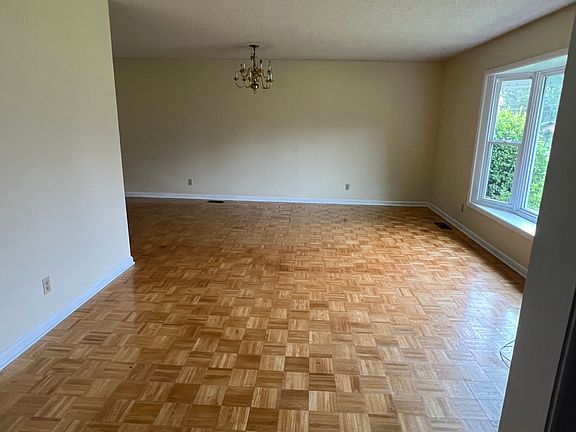 4th image of 4010 Woodberry Dr