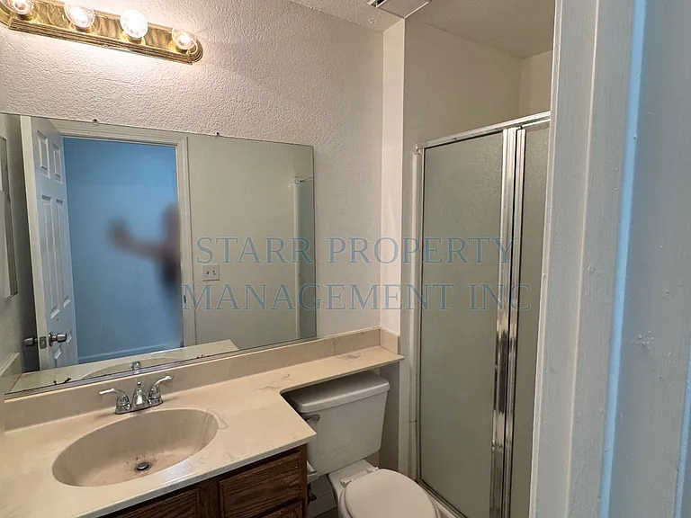6059 Gentry Ave — Photo 9