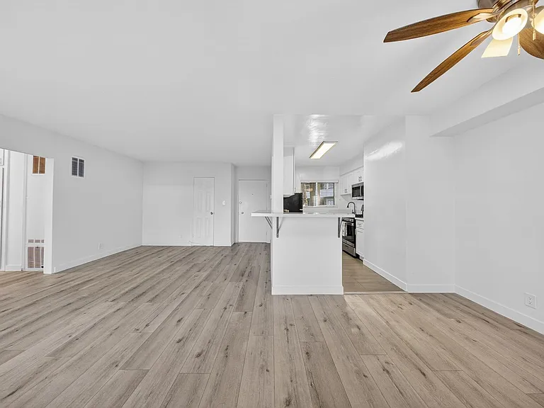 1815 N. Harvard Blvd — Photo 45