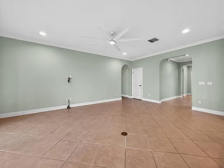 2062 Redbay Ave — Photo 37