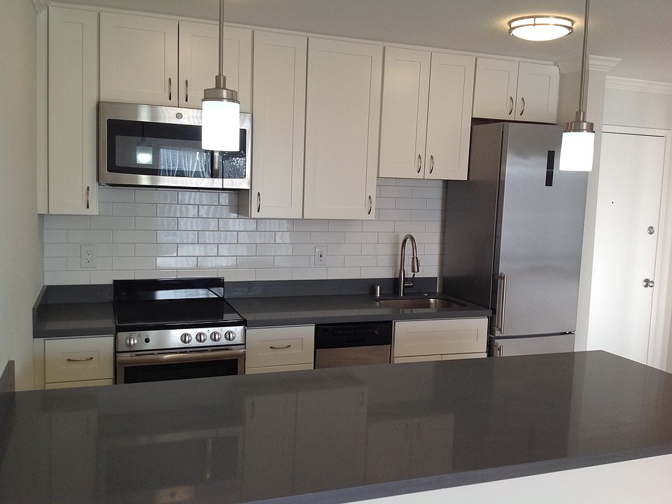 2nd image of 315 Wayne Pl #315
