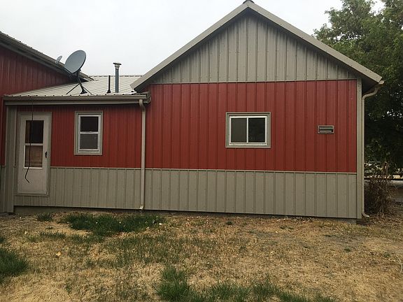 Left elevation/side yard