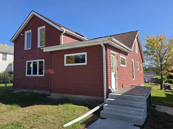 2707 Roosevelt St, Clinton, IA 52732