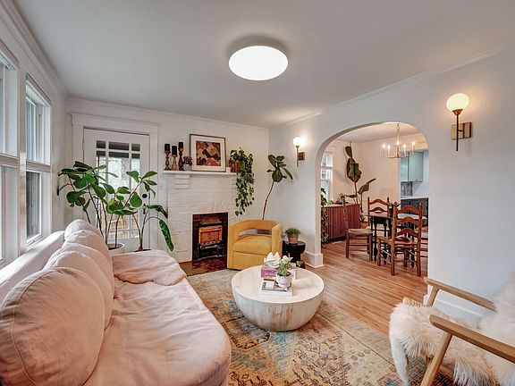 3rd image of 774 Oakdell Ave