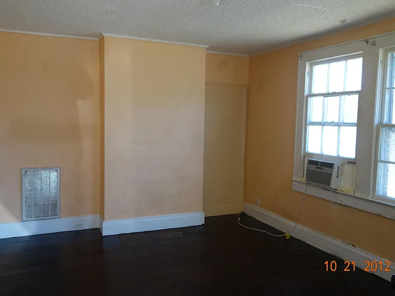 230 Pine St #A — Photo 12