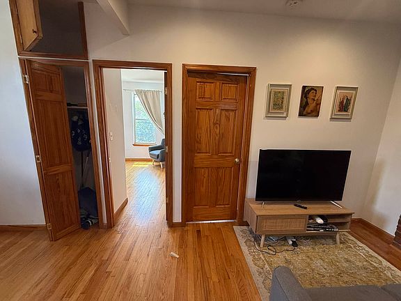 4th image of 30-18 37th St #3R