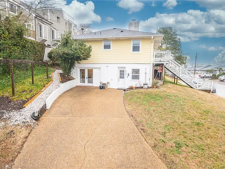 5703 Holly Rd — Photo 1