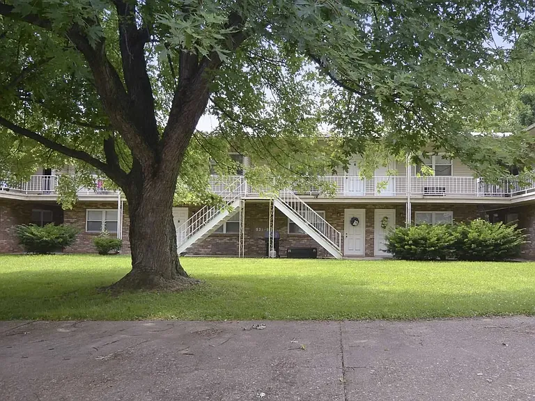 Westwood Apartments — Photo 18