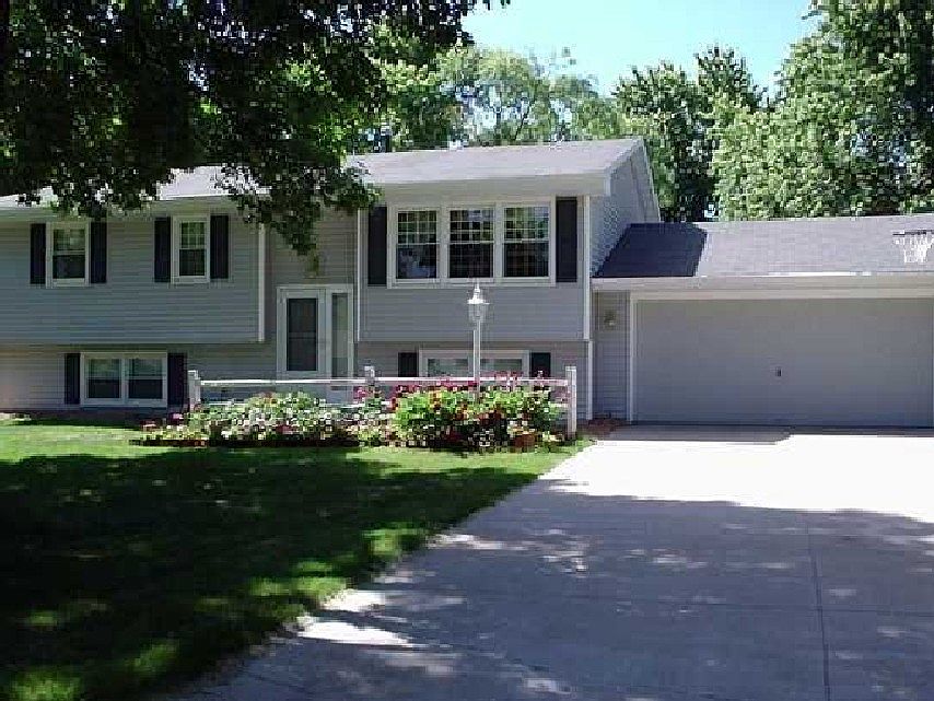 1st image of 709 E 132nd St