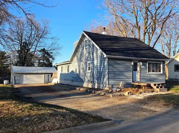 919 Randolph St, Des Moines, IA 50315