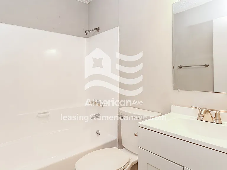 590698_013_bathroom_14.jpg