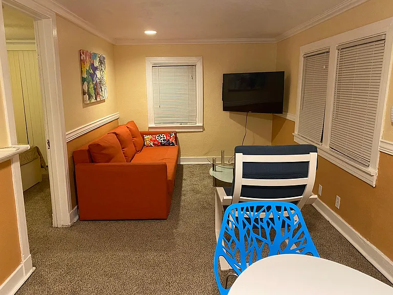 1527 Beach Dr SE #C — Photo 11