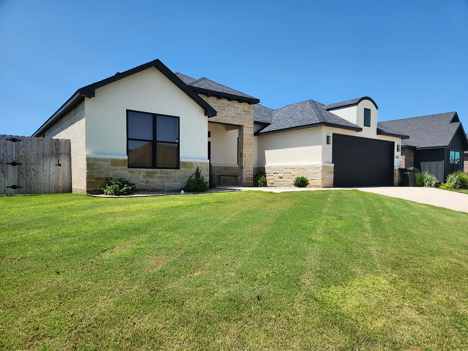 4 bed, 2700 sqft, $4,000 — Photo 3