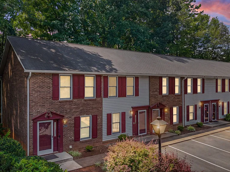 5918 King Charles Ct — Photo 3