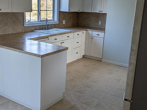 2nd image of 1424 Arch Dr
