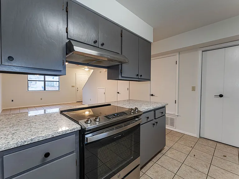 250 N Madison St #C — Photo 5