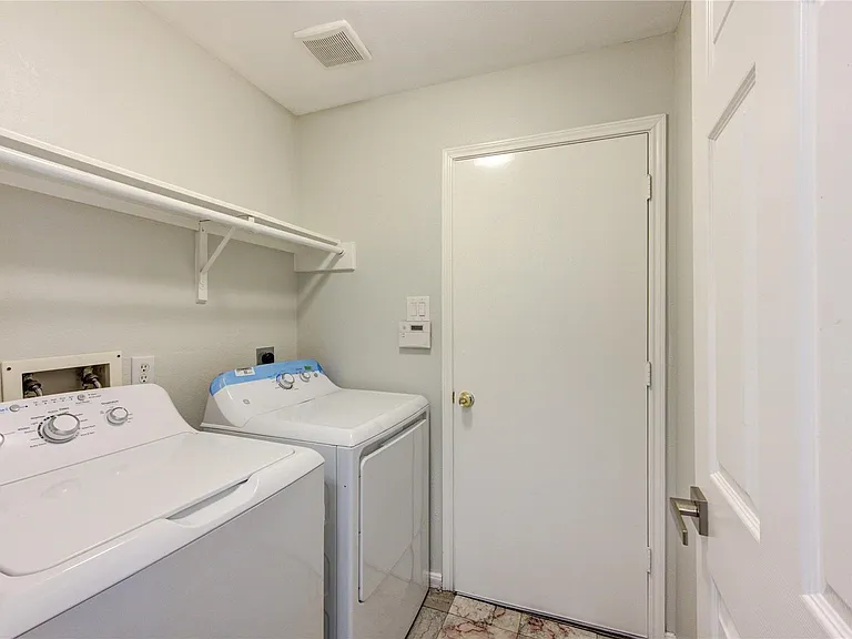 9611 Lasbury Dr — Photo 24