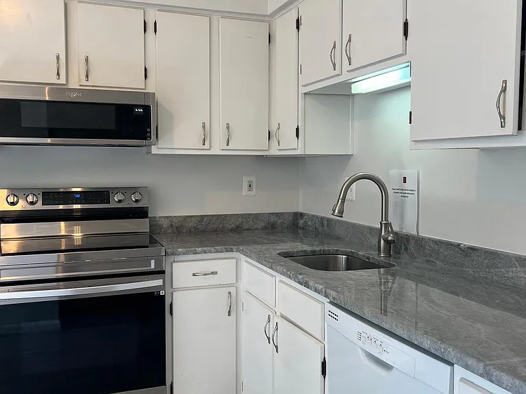 439 Terry Ct #B4 — Photo 8